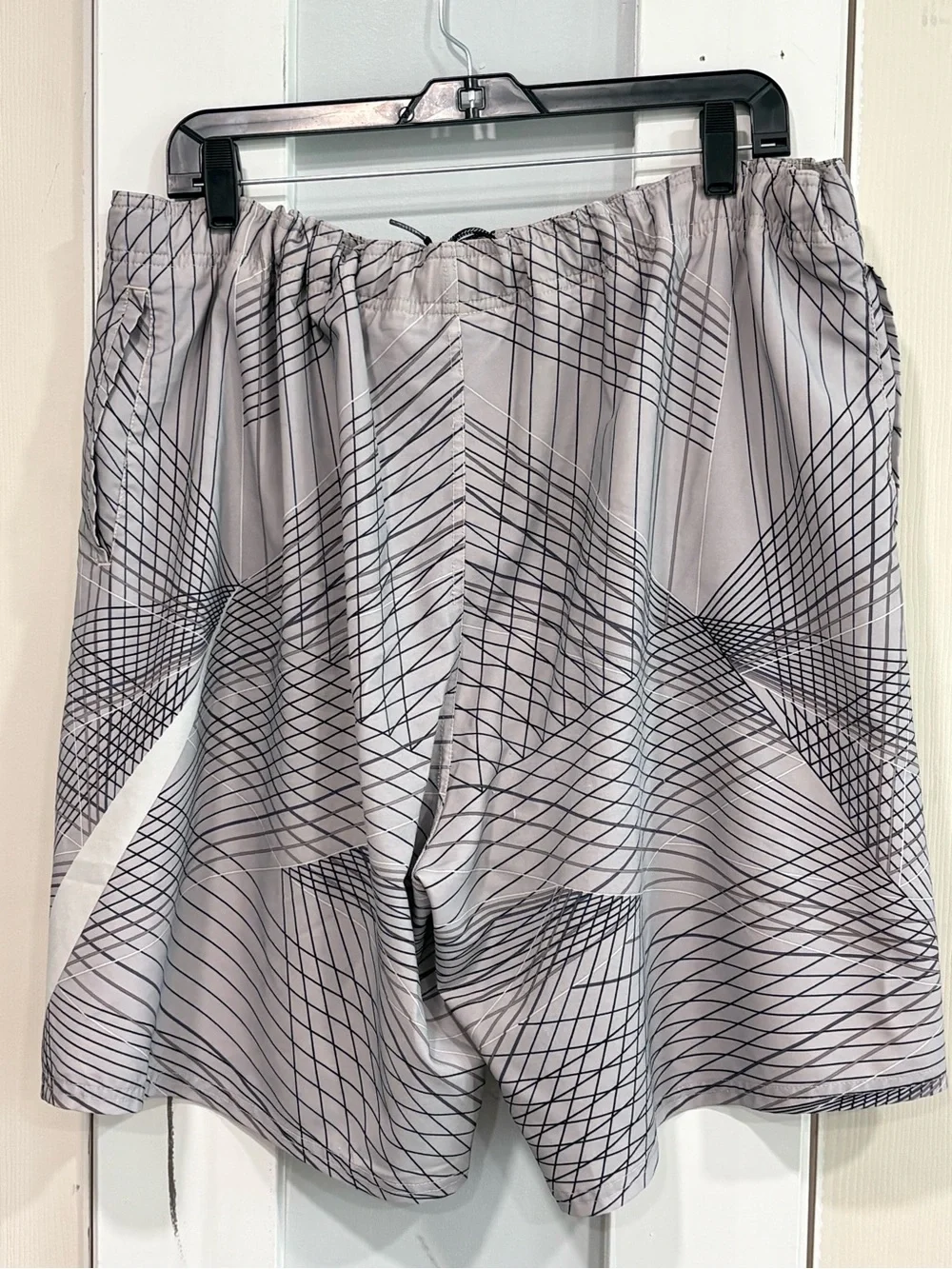 Nike Swim Trunks Men’s XL Gray Black Geometric Swoosh Board Shorts